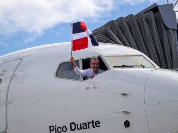 Presidente Abinader encabeza lanzamiento de nueva línea aérea dominicana