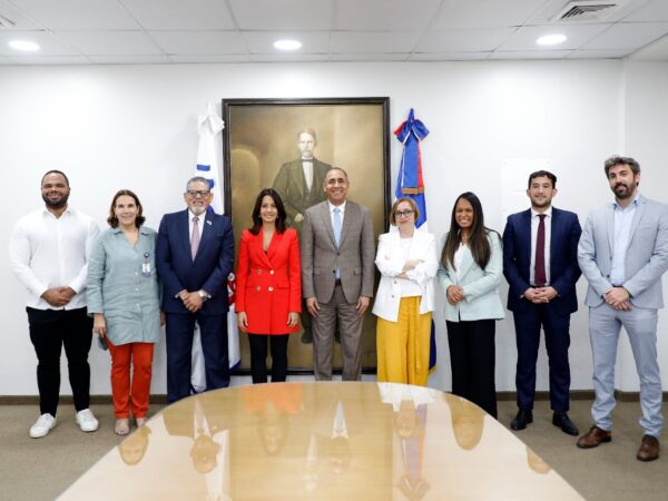 OGTIC establece agenda de trabajo con delegaciòn del Ministerio de Economia