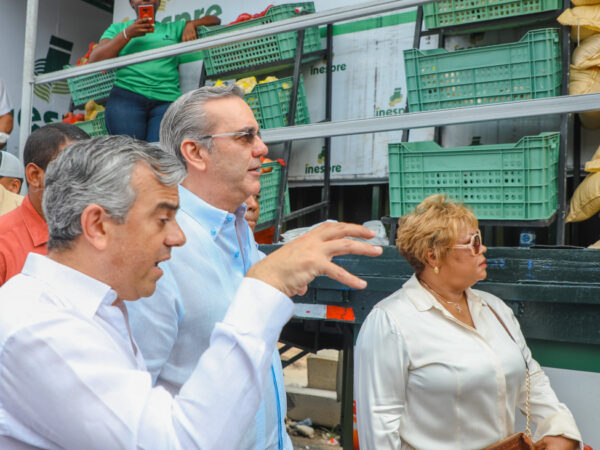 Presidente Abinader supervisa Bodegas Populares del Inespre en Sabana Perdida
