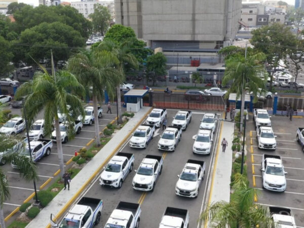 Gobierno presenta las primeras 339 unidades policiales equipadas con car kits