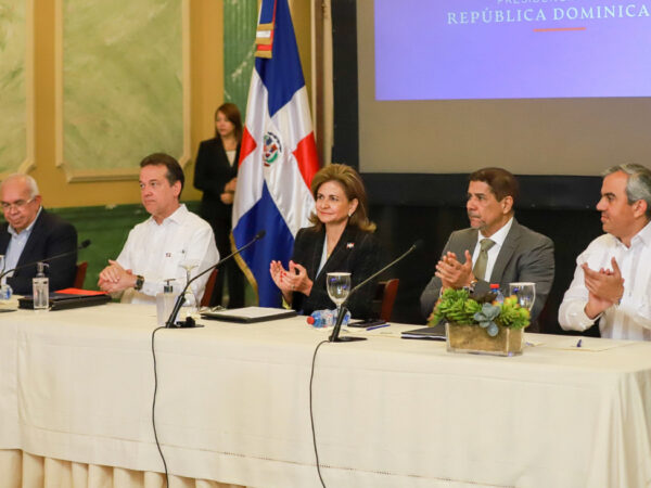 Gobierno anuncia subsidio por más de RD$1,200 millones al pollo, pan y pasta