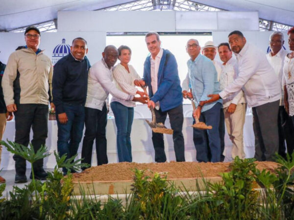 Presidente Luis Abinader deja iniciados trabajos de reconstrucción de las carreteras Sabana Grande de Boyá y Chirino