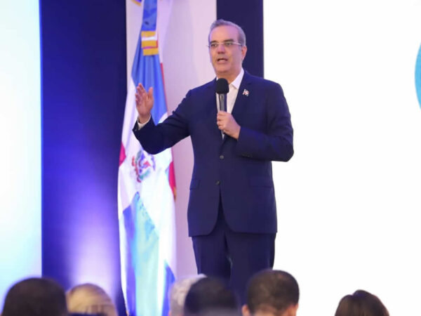 Presidente Abinader reitera su compromiso con el cumplimiento de la Ley General de Juventud