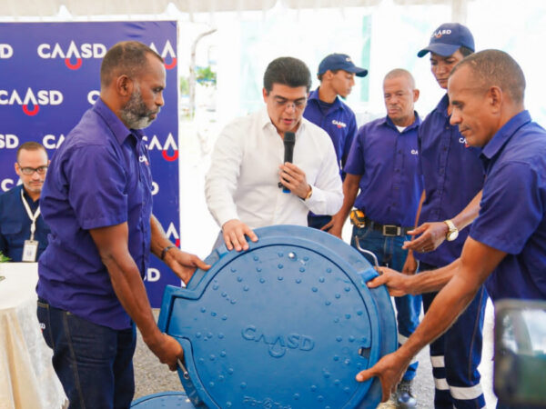 CAASD presenta las nuevas tapas para los registros sanitarios en el Gran Santo Domingo