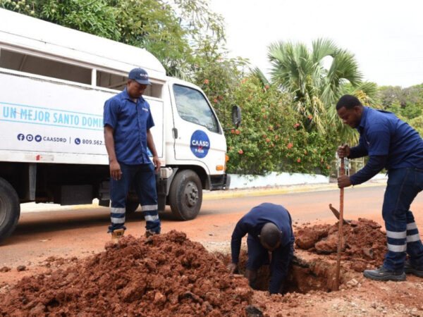 CAASD inicia trabajos para garantizar agua potable en urbanización Luz María, SDE; más de 15,000 habitantes serán beneficiados