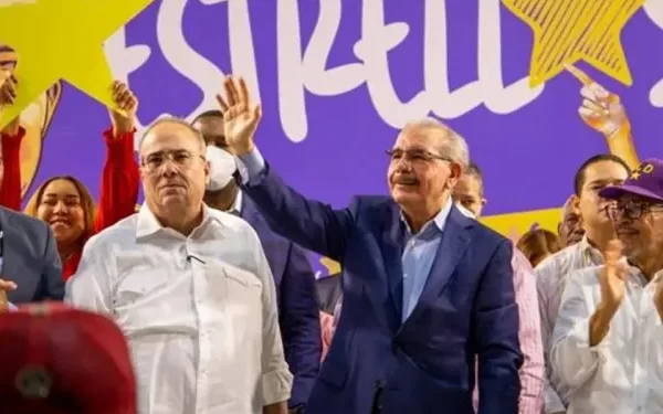 Charles Mariotti le entra al ex presidente Leonel Fernàndez.