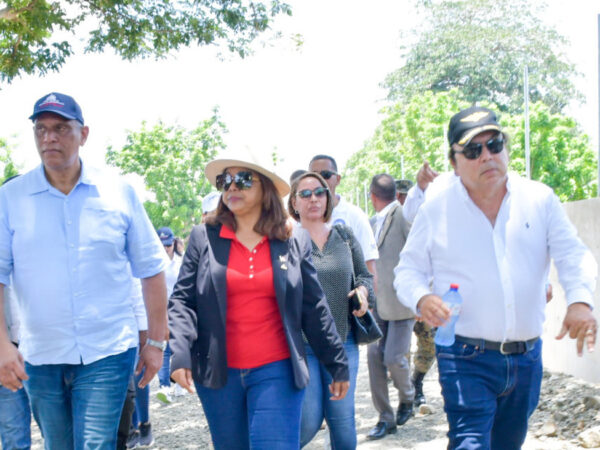 Ministro de Interior y Policía supervisa muro fronterizo; destaca vigilancia se refuerza con modernos equipos y unidades de inteligencia