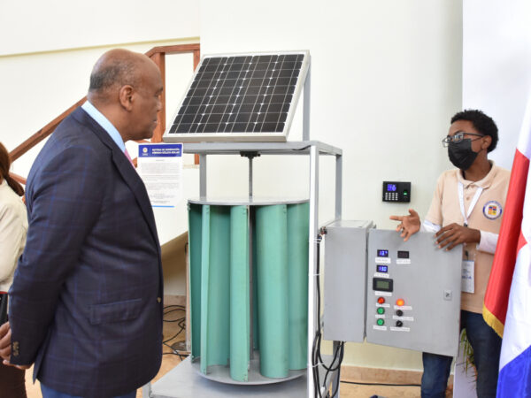 Ministerio de Energía y Minas fomenta proyectos educativos durante Feria Científica en Ciudad Juan Bosch