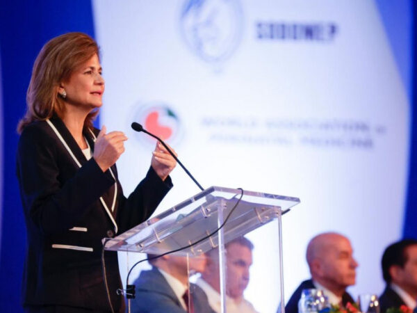 Vicepresidenta: “Gobierno tiene el interés de disminuir la mortalidad materna en el país”