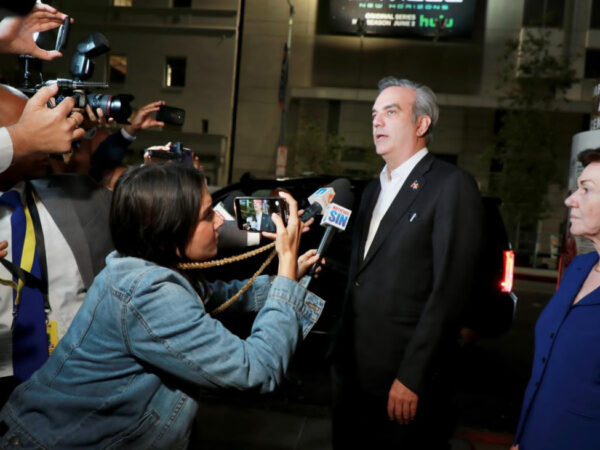 Presidente Abinader llega a Los Ángeles para asistir a Cumbre de las Américas