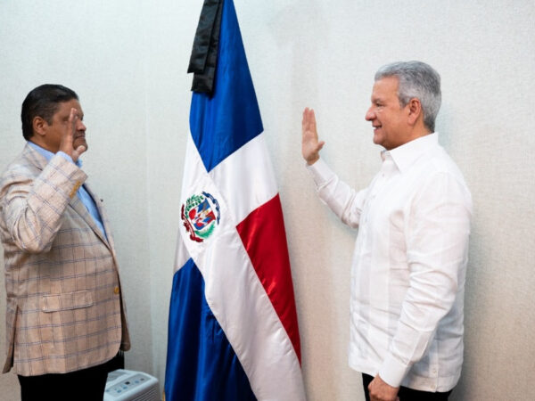 Ministro de la Presidencia juramenta a Juan Manuel Méndez como director de Emergencias Médicas del SNS