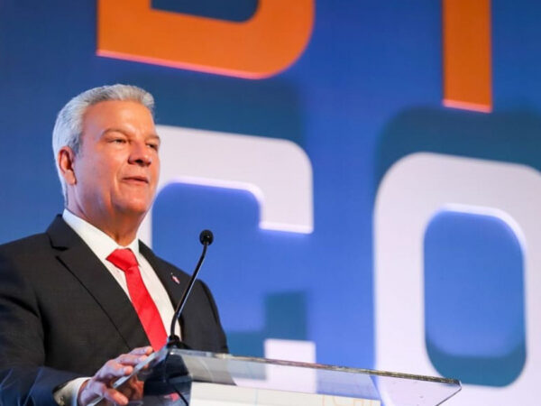 Ministro de la Presidencia destaca que proyecciones de crecimiento económico se comienzan a materializar