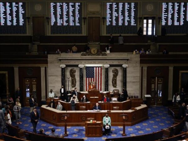 El Congreso de Estados Unidos aprueba ley de contra de armas de fuego