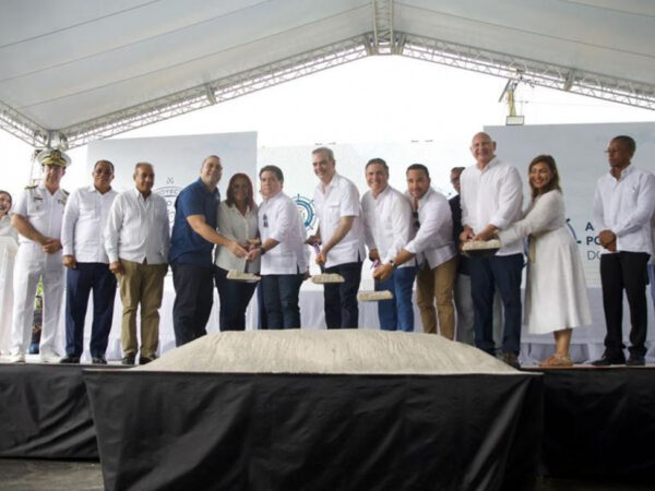 Presidente Abinader da primer palazo para construcción de muelle de pescadores en municipio Sánchez con una inversión de 60 millones de pesos