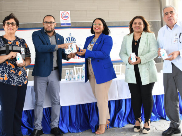 Ministerio de Salud recibe donación de medicamentos prenatales y vitaminas
