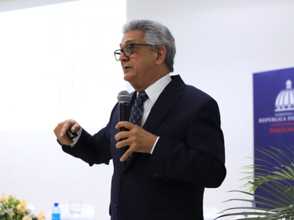 Director de Presupuesto resalta transparencia en manejo presupuestario; encuesta sitúa a RD en los primeros 3 de la región