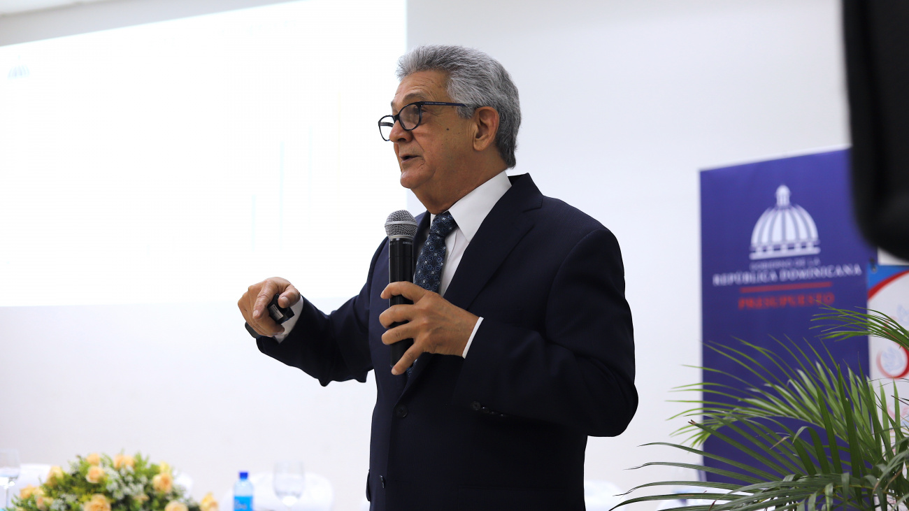 Director de Presupuesto resalta transparencia en manejo presupuestario; encuesta sitúa a RD en los primeros 3 de la región