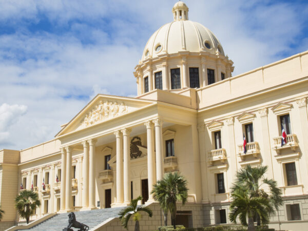 Presidente Abinader designa a René Antonio Mateo como viceministro de Suelos y Aguas del Ministerio de Medio Ambiente