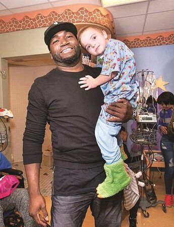 David Ortiz: lagrimas y emociòn cuando los niños le muestran las cicatrices de las cirugìas que les salvaron la vida