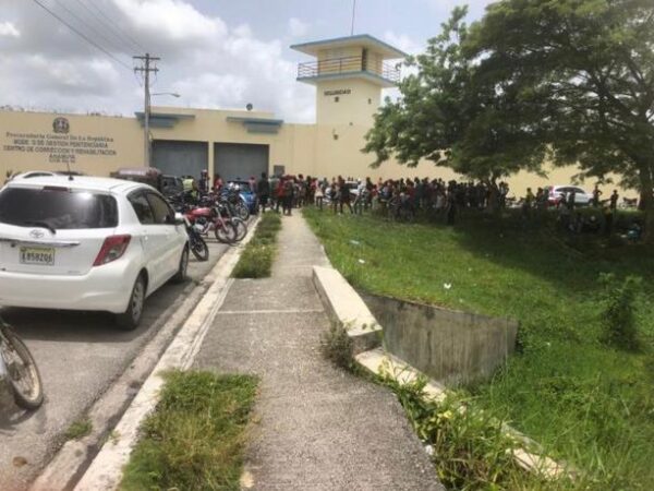 Reclusos del Centro de Rehabilitacion Anamuya de Higuey dicen que los maltratan y les dan golpes