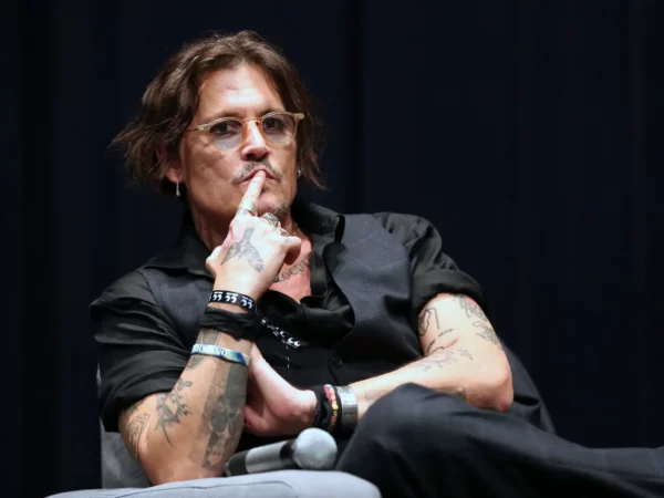 Johnny Depp volverá a dirigir una película después de 25 años
