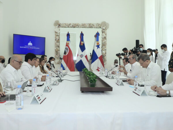 Senador norteamericano Tim Kaine: "RD se consolida como uno de los principales destinos para el desarrollo de inversiones de grandes capitales"