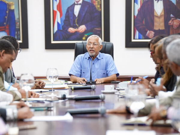 Ministerio de Educación pagará a partir de septiembre aumento del 10 % a técnicos del sistema educativo