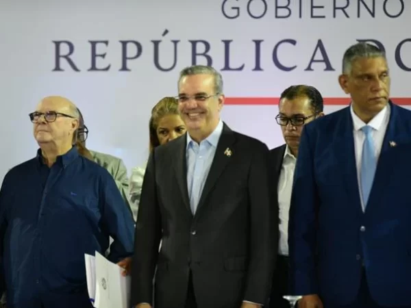 Hipòlito Mejìa: presidente de las camaras de diputados y el senado debemn continuar en funciones