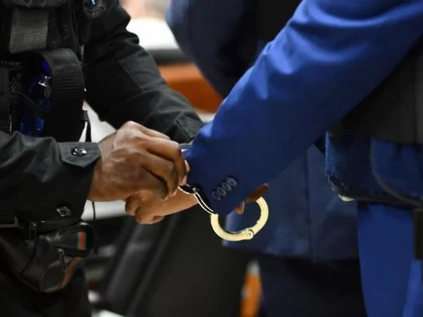 Presidente Abinader firma tres decretos de extradicìon hacia Estados Unidos entre ellos dos nacionales y un belga por varios delitos