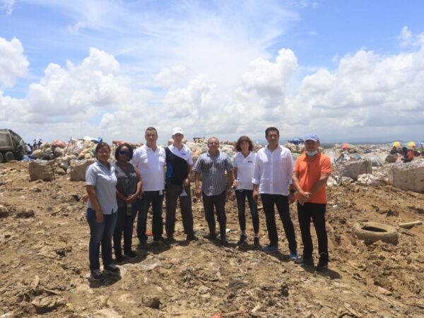 Medio Ambiente se reúne con misión del BID; destaca apoyo recibido para cierre paulatino de Duquesa