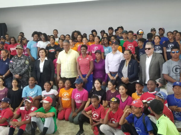 Ministerio de Interior y Policía busca rescatar buenos valores y sana convivencia en jóvenes; realizan clínica deportiva en La Vega y Santiago