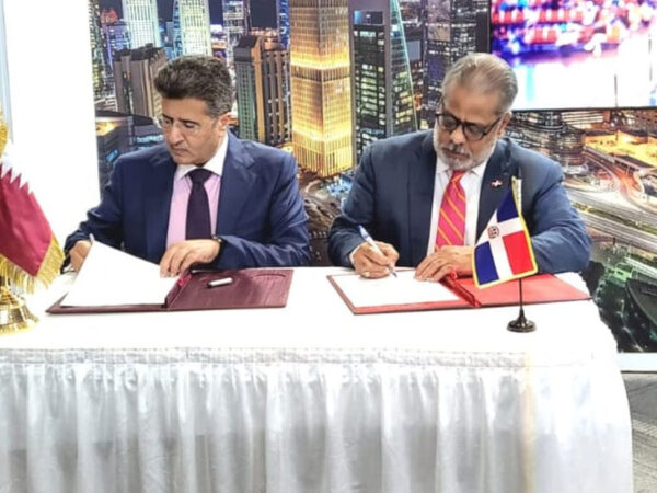 Gobierno dominicano firma con Qatar acuerdo que flexibiliza operaciones para carga aérea