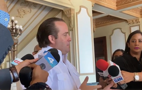 Ministro Administrativo de la Presidencia dice el cuatro por ciento para la educaciòn no esta en cuestiòn