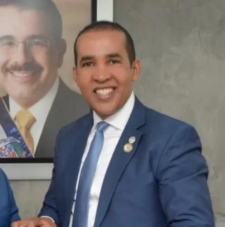 General Julio Camilo de Los Santo Viola y su familia buscan que se le asigne un perito contable