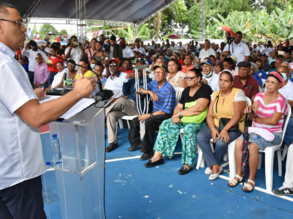 Gobierno inicia trabajos de titulación para entregar 15 mil títulos de propiedad en diversos sectores de SDE