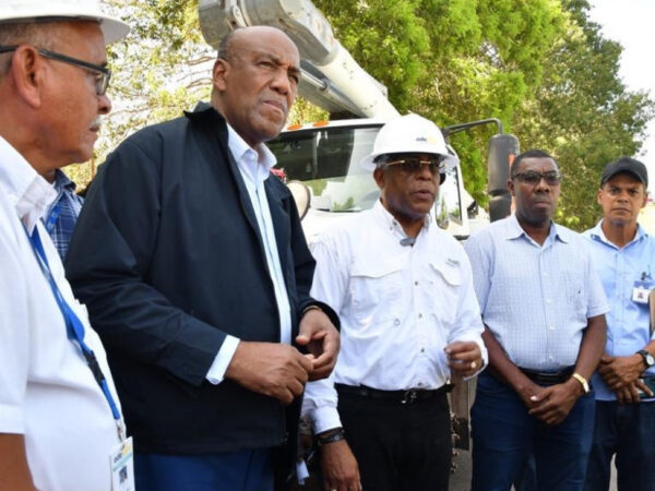 Autoridades avanzan en reconexión eléctrica en La Romana y zona este ante daños de huracán Fiona