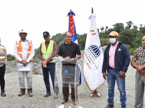 Con más de RD 13 millones de inversión, Ministerio de Energía y Minas reacondiciona mina de larimar en Bahoruco