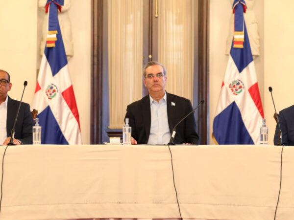 Gobierno pone en servicio la aplicación móvil Bacheo 24/7