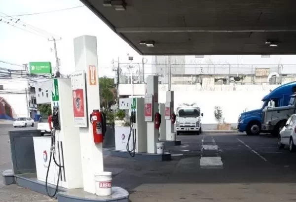 El gobierno mantiene sin variaciòn los precios de los combustibles para la pròxima semana
