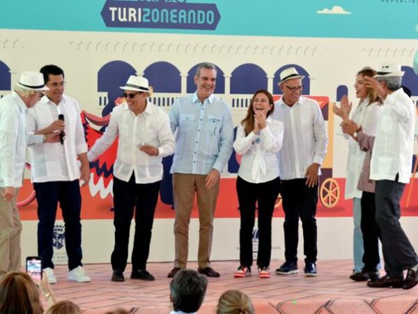 Abinader da el primer picazo inicio trabajos de rehabilitaciòn en la Ciudad Colonial
