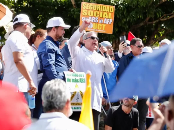 Asociaciones y Gremios marchan en San Francisco de Macorìs contra las (ARS) y (AFP)