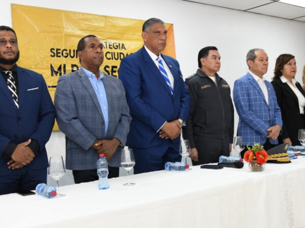 Ministerio de Interior y Policía recibe 152 armas ilegales incautadas como pruebas de delito en SDE