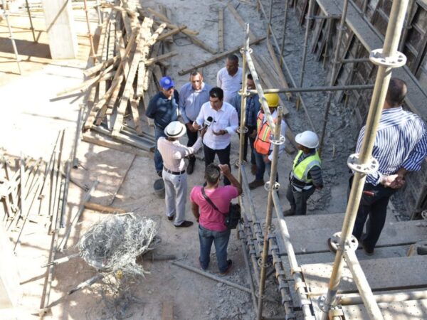 El director ejecutivo de (INAPA), Wellington Arnaud supervisa trabajos que realiza la instituciòn en varias provincias del paìs