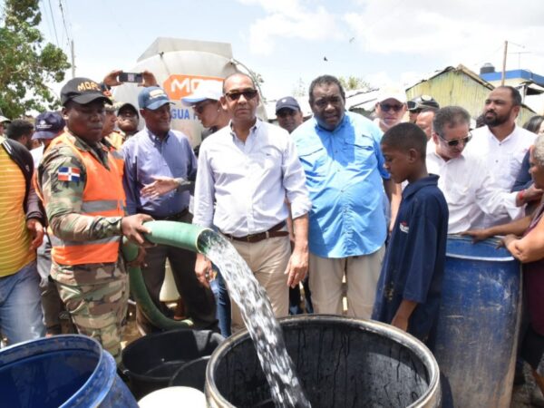 Obispo de la Diòcesis La Altagracia Jesùs Castro Marte felicita al ministro de Obras Pùblicas y Comunicaciòn