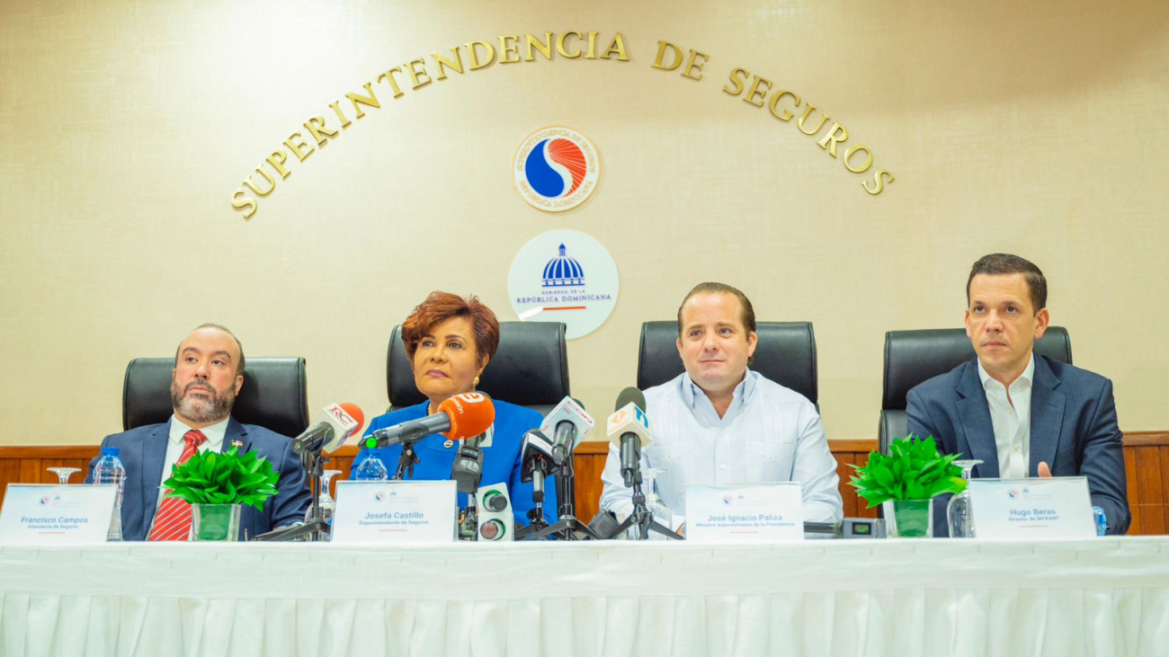 Gobierno anuncia ayuda de hasta RD$100,000 pesos a propietarios de vehículos afectados por inundaciones