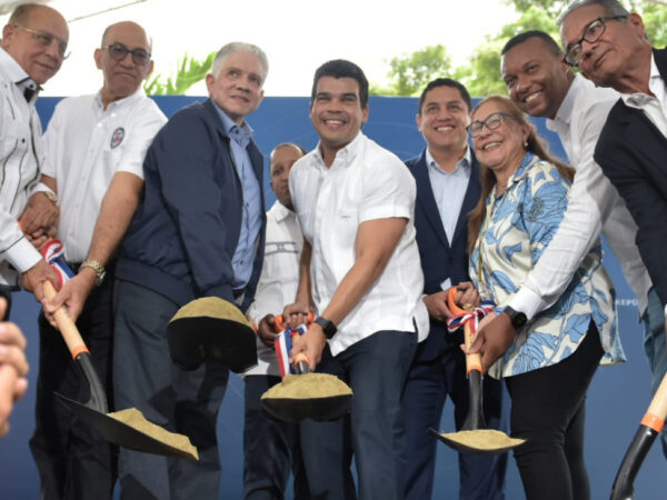 Gobierno deja iniciados trabajos acueducto de Navarrete con una inversión de más de RD 1,000 millones