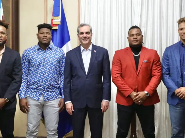 Abinader recibe peloteros dominicanos que ganaron Serie Mundial con Astros