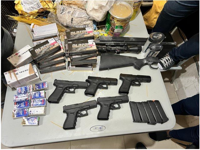 La (DGA) incauta 49 armas de fuego entre ellas cortas y largas, 21 cargadores y miles de municiones