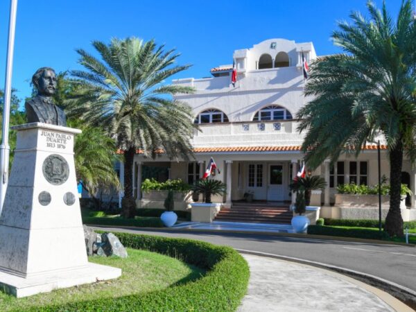 Gobierno dominicano rechaza energicamente comunicado de la embajada de EE.UU sobre supuesto "trato desigual"