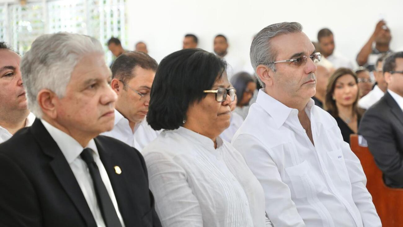 Presidente Abinader expresa pésame y solidaridad a senadora de Bahoruco, por fallecimiento de su esposo